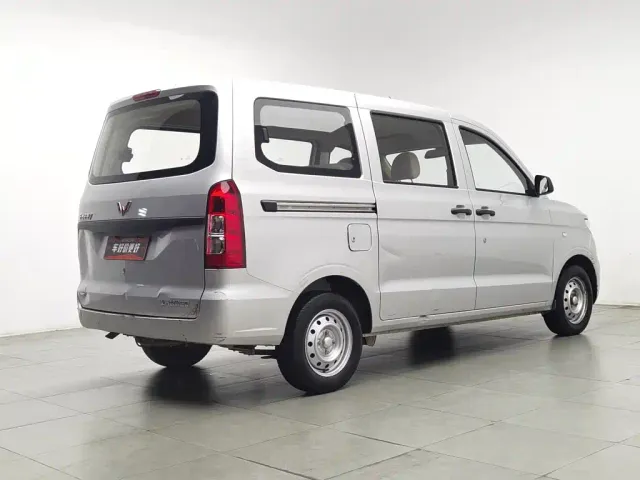 Wuling Hongguang V — Фото автомобиля 2