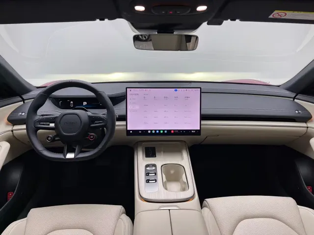 Xiaomi SU7 — Фото автомобиля 13