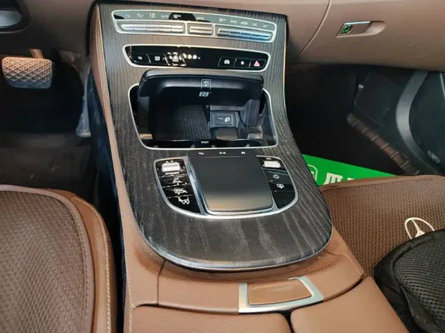 Mercedes-Benz E-Class — Фото автомобиля 13