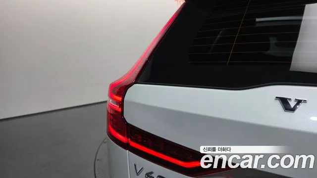 Вольво V60 V60 Cross Country 2 поколение B5 Ultimate AWD — Фото автомобиля 18