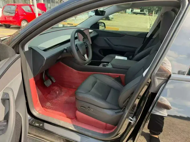 Tesla Model Y — Фото автомобиля 5