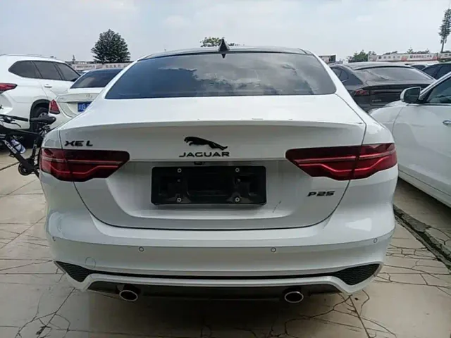 Jaguar XEL — Фото автомобиля 5