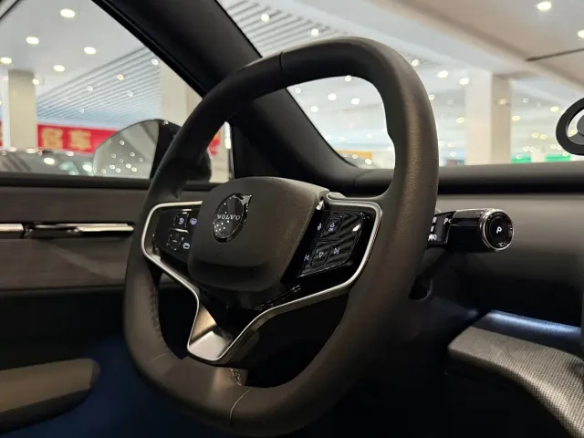 Volvo EX30 — Фото автомобиля 15