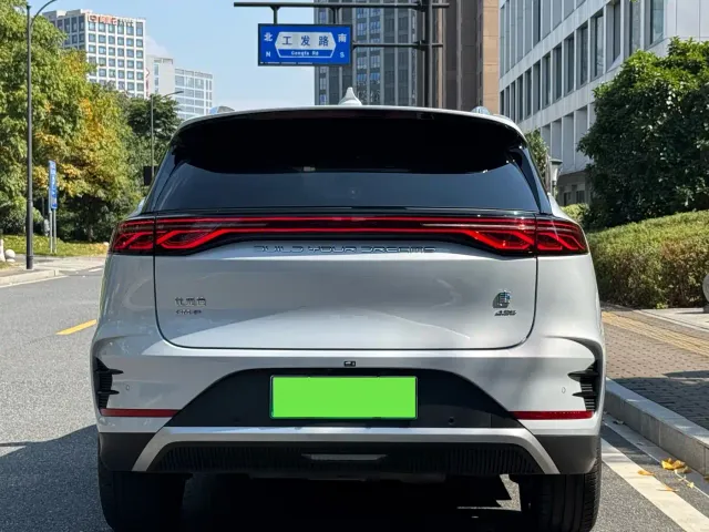 BYD Tang — Фото автомобиля 12