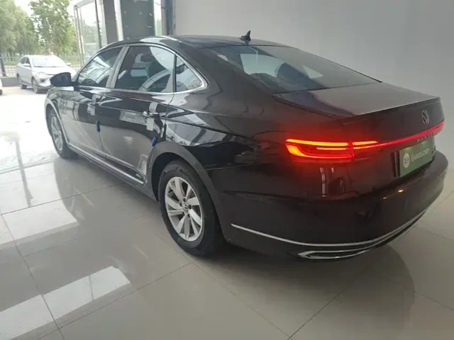 Volkswagen Passat — Фото автомобиля 4