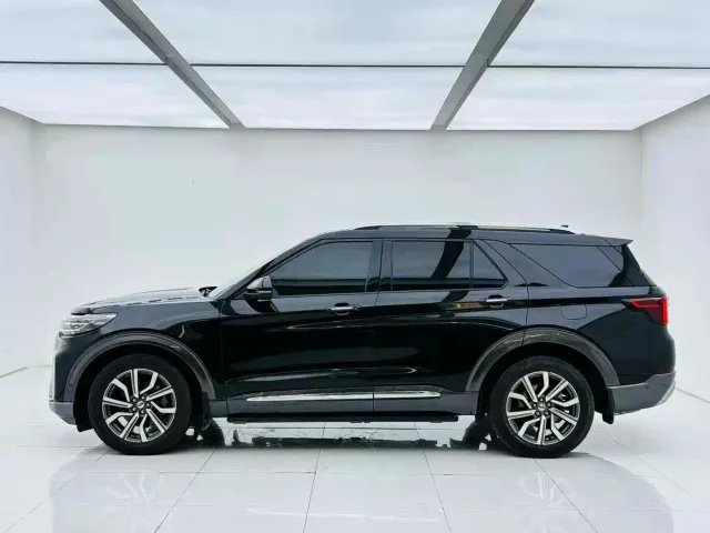 Ford Explorer — Фото автомобиля 4