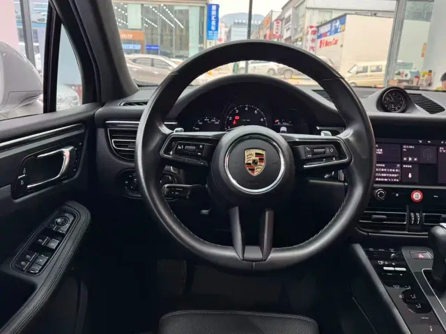 Porsche Macan — Фото автомобиля 12