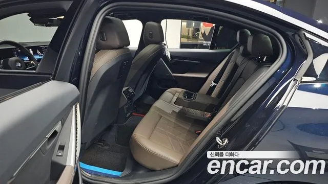 BMW 5-Series — Фото автомобиля 9