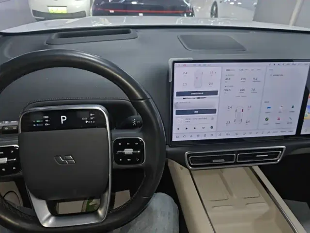 Li Auto L7 — Фото автомобиля 9