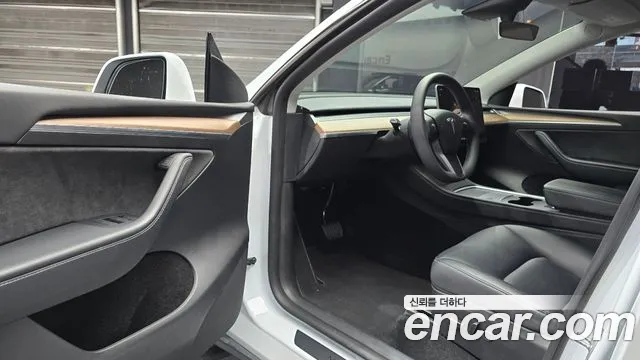 Tesla Model Y — Фото автомобиля 15
