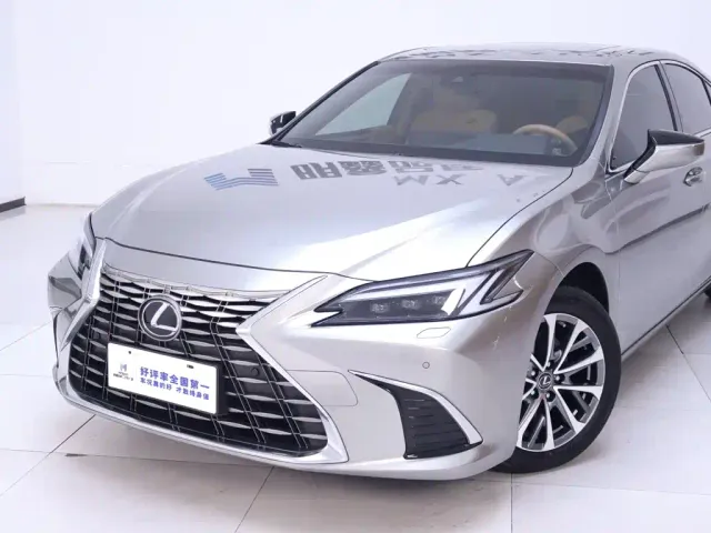 Lexus ES — Фото автомобиля 3