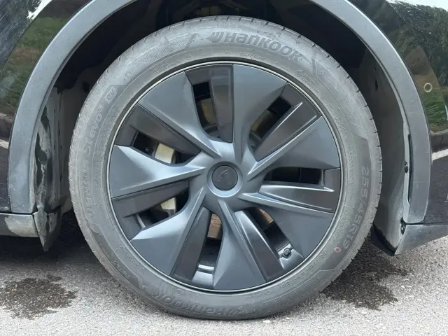 Tesla Model Y 2023 Long Range All-Wheel Drive Edition — Фото автомобиля 16