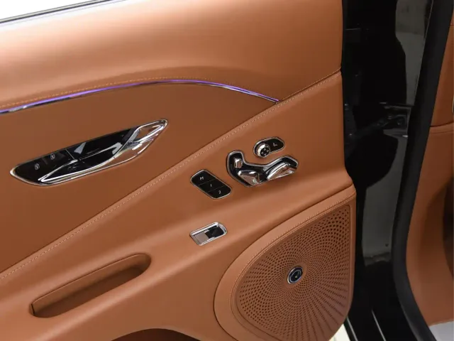 Bentley Flying Spur — Фото автомобиля 12