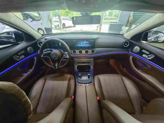 Mercedes-Benz E-Class — Фото автомобиля 5