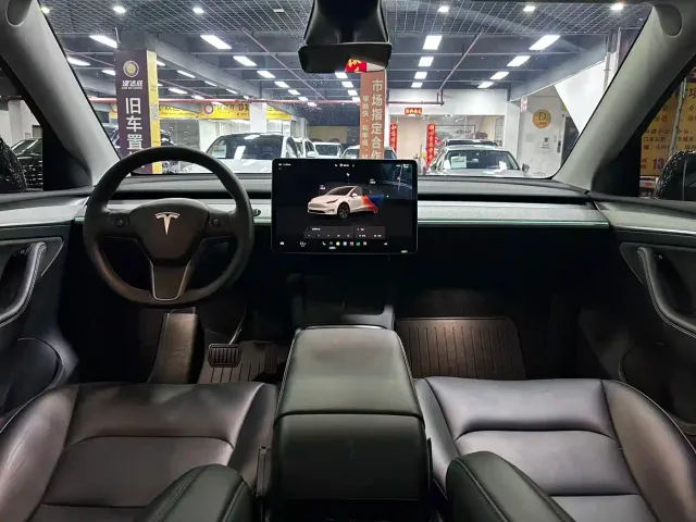 Tesla Model Y — Фото автомобиля 5