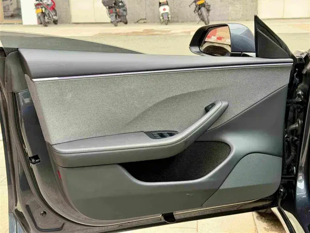 Tesla Model 3 — Фото автомобиля 11