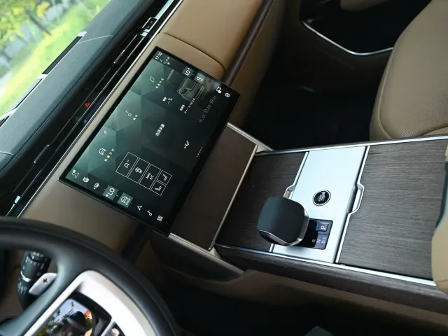 Land Rover Range Rover — Фото автомобиля 10