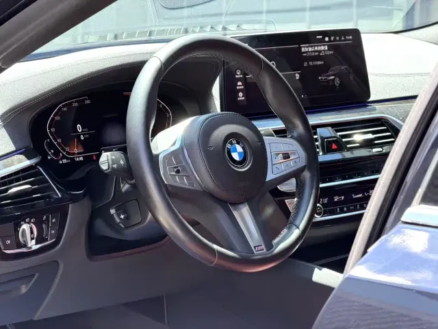 BMW 5 Series — Фото автомобиля 5