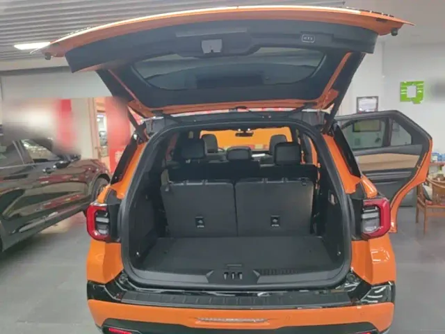 Ford Explorer — Фото автомобиля 18