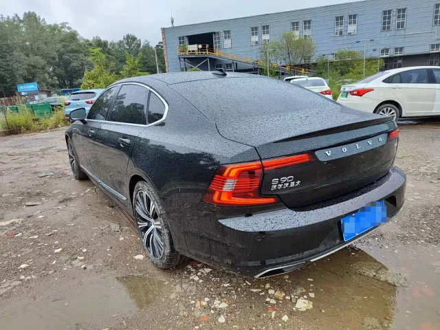 Volvo S90 — Фото автомобиля 10