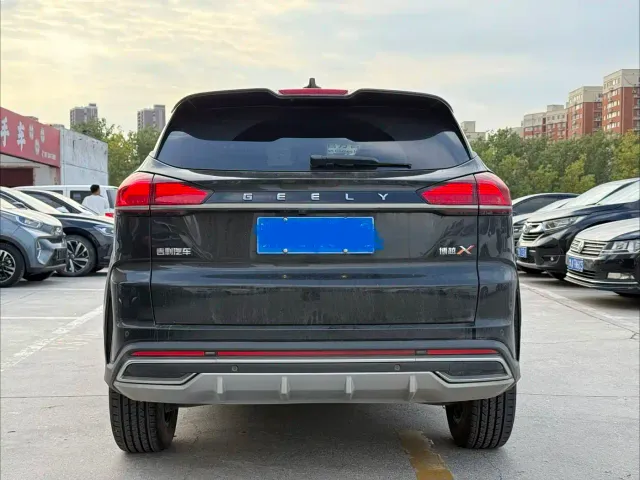 Geely Boyue — Фото автомобиля 10