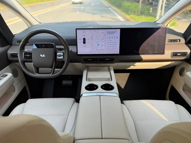 Li Auto MEGA — Фото автомобиля 14