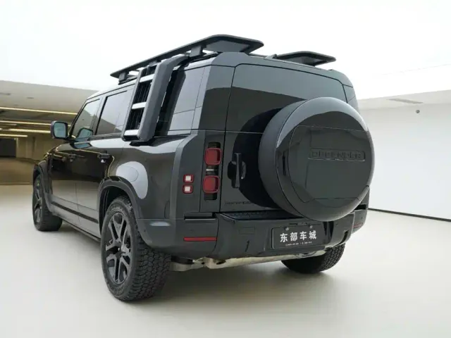 Land Rover Defender — Фото автомобиля 4