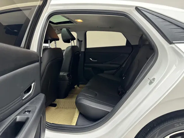 Hyundai Elantra — Фото автомобиля 5