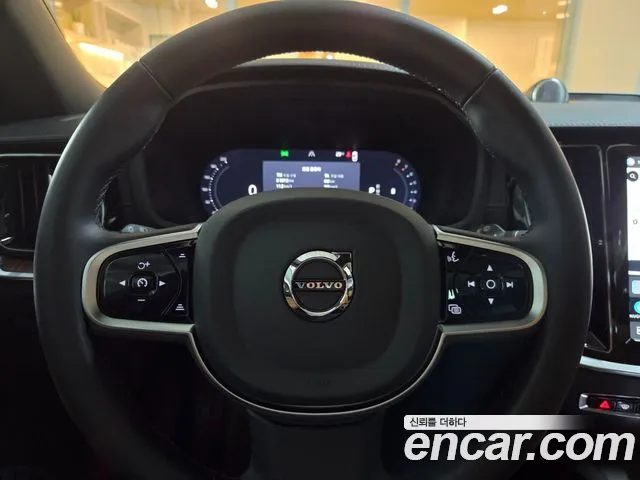 Volvo V60 — Фото автомобиля 13