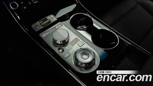Genesis GV70 — Фото автомобиля 12