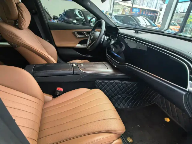 Mercedes-Benz E-Class — Фото автомобиля 16