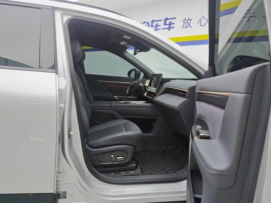 Dongfeng Yipai eπ008 2024 636Max Pure Electric 6-Seater — Фото автомобиля 8