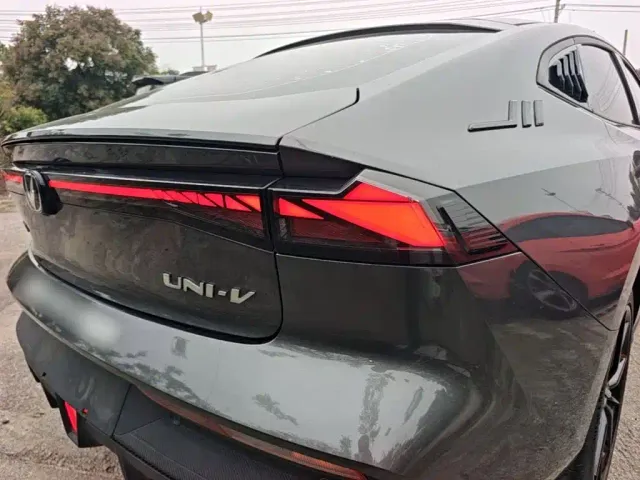 Changan UNI-V — Фото автомобиля 7