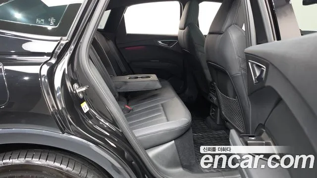 Audi Q4 e-tron F4 — Фото автомобиля 17