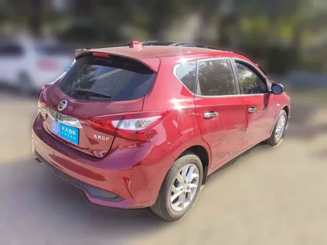 Nissan Tiida — Фото автомобиля 5