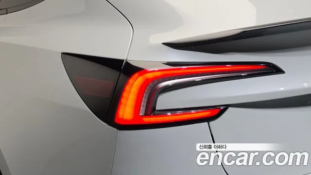 Tesla Model 3 — Фото автомобиля 7