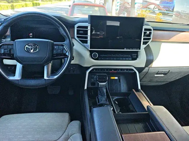Toyota Tundra — Фото автомобиля 12
