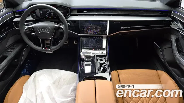 Audi S8 — Фото автомобиля 6
