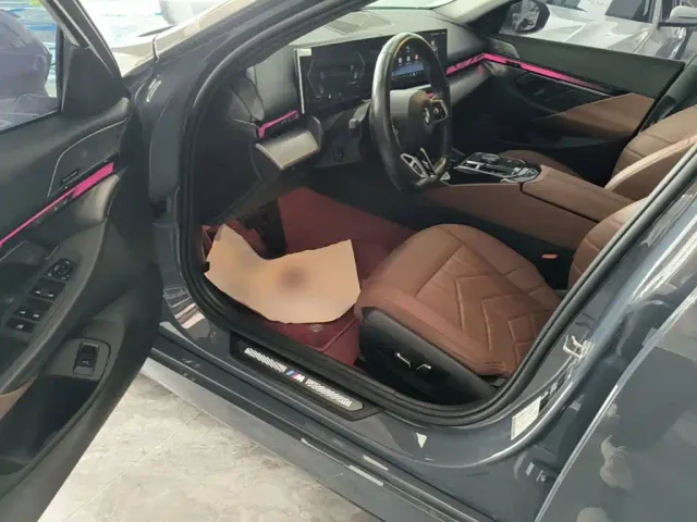 BMW BMW 5 Series 2024 530Li Leading M Sport Package — Фото автомобиля 15