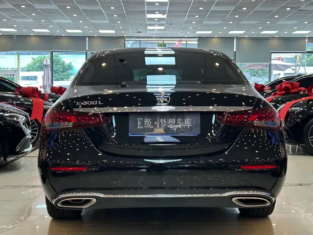 Mercedes-Benz E-Class — Фото автомобиля 14