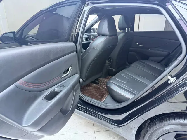Hyundai Elantra — Фото автомобиля 16