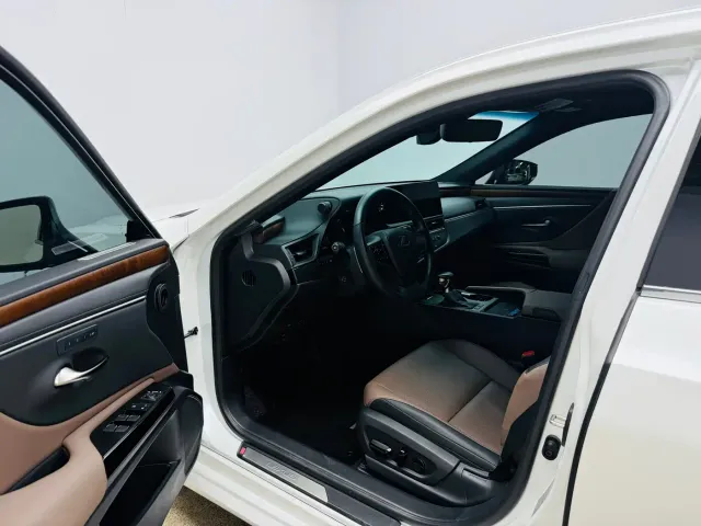 Lexus ES — Фото автомобиля 7