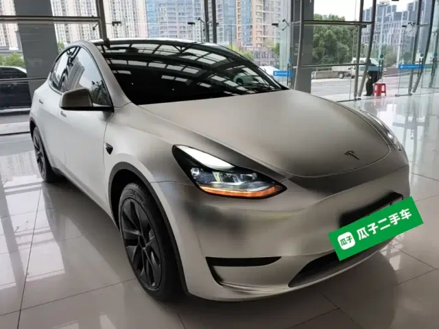 Tesla Model Y — Фото автомобиля 3