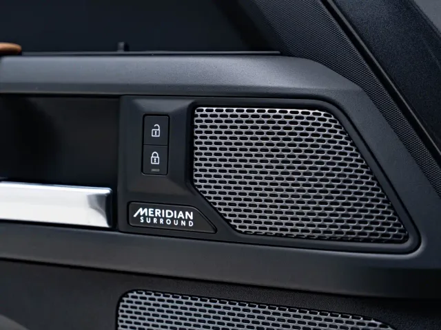 Land Rover Defender — Фото автомобиля 9