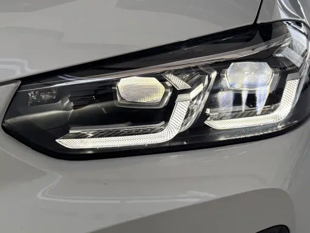 BMW iX3 — Фото автомобиля 8