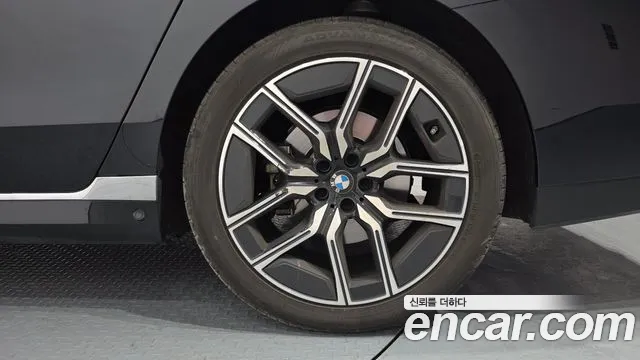BMW 7-Series 7 серия (G70) 740i xDrive M Sport — Фото автомобиля 5