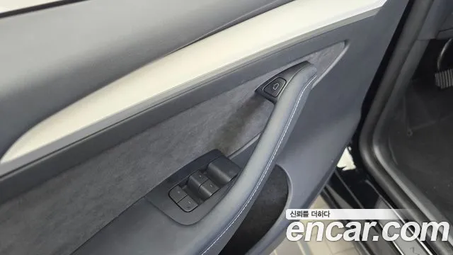 Tesla Model Y — Фото автомобиля 26