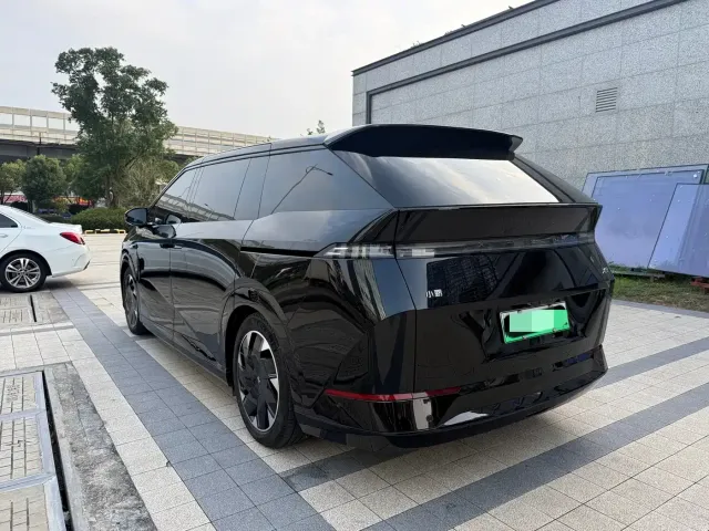 Xpeng X9 — Фото автомобиля 18