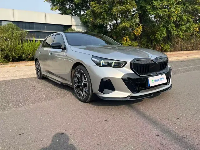 BMW 5 Series — Фото автомобиля 9