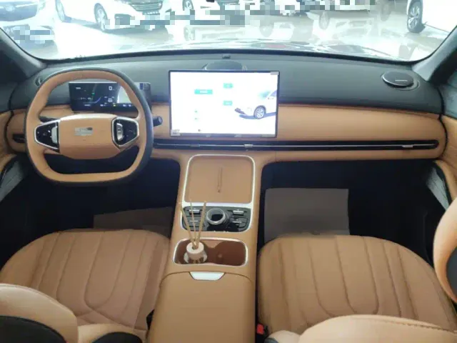 Geely Galaxy Starship 7 EM-i — Фото автомобиля 9